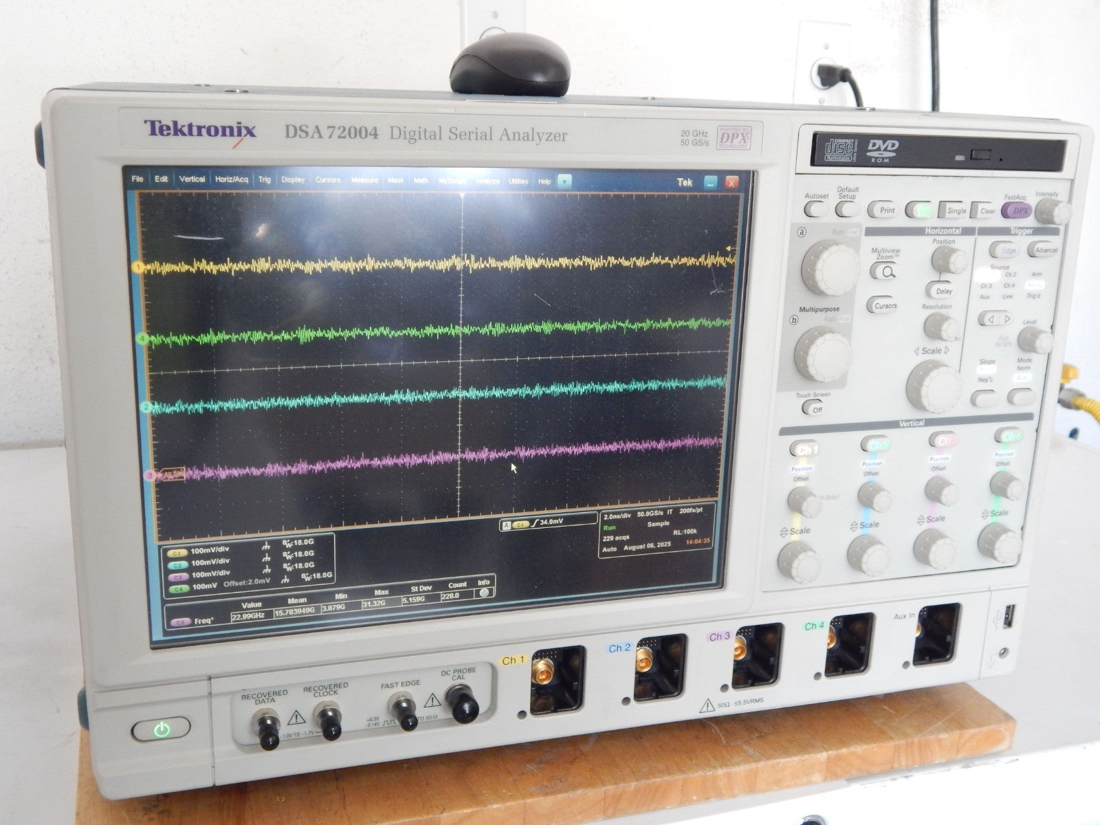 Tektronix DSA72004 Oscilloscope, option loaded 10XL, JA3,RTE, s/n B010114 Tektronix DSA72004 Oscilloscope, option loaded 10XL, JA3,RTE, s/n B010114